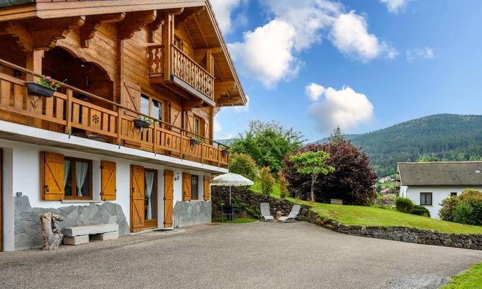 Cornimont Ski Chalet | Chalet 'La Sportive' with Mountain View, Private Garden and Wi-Fi
