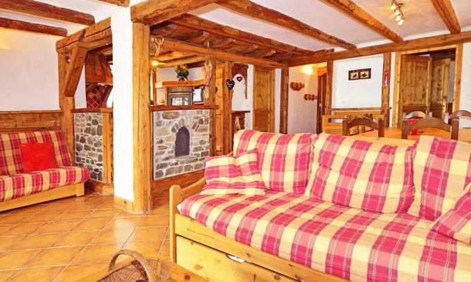 Champagny-en-Vanoise Ski Chalet | Chalet Le Haut - 11 Room Chalet 22 People