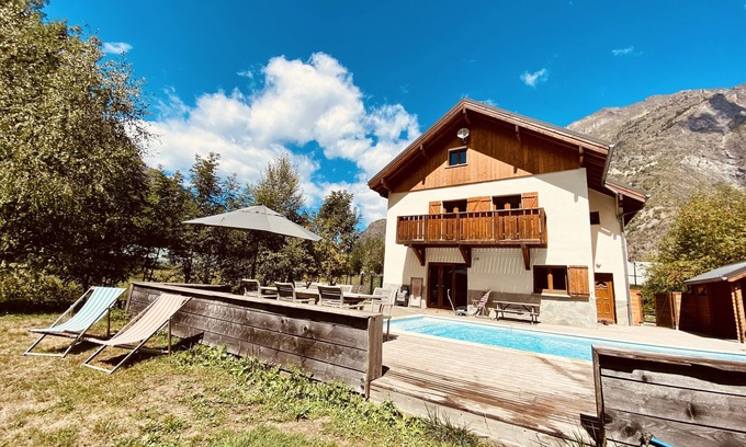 Venosc Ski Chalet | Chalet les Ecrins - 230m2 ✨ Sauna - Swimmingpool - Garden ✨