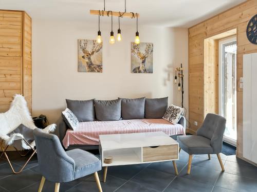 Laveissiere Apartment | Chalet les Estives au pied des pistes, le lioran, terrasse, 2 chambres, 4 lits
