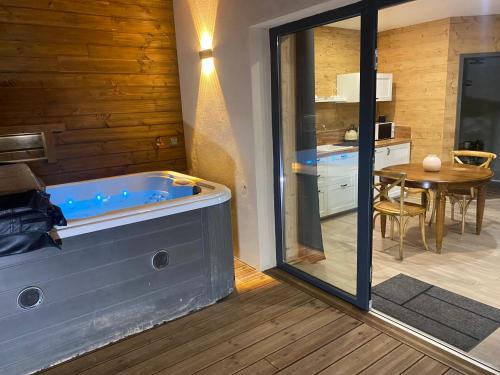 Rochesson Ski Chalet | Chalet Lilas & Jaccuzi privatif