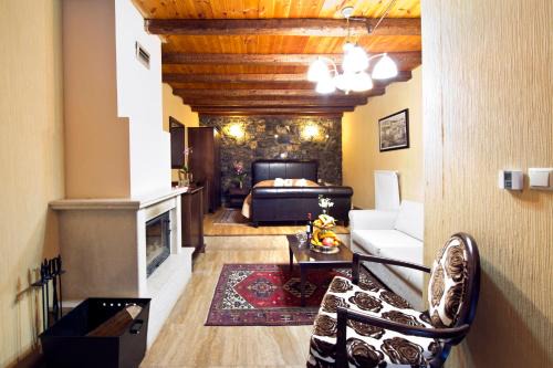 Aghios Athanasios Hotel | Chalet Lithos