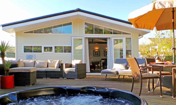 Mynytho Resort | Chalet M6, The Warren, Abersoch