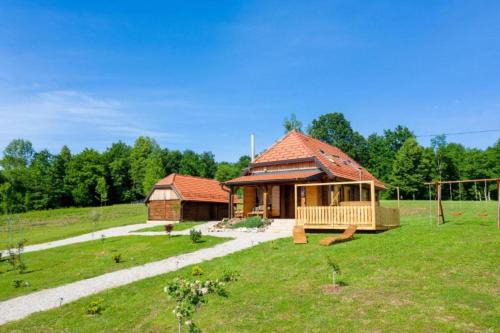 Rakovica House | Chalet Markoci With Hot Tub - Happy Rentals