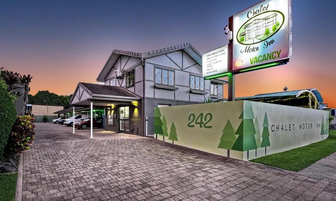 Bundaberg West Hotel | Chalet Motor Inn