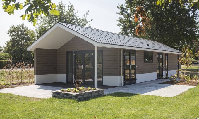 Biddinghuizen Ski Chalet | Chalet near Zuiderzee with Garden