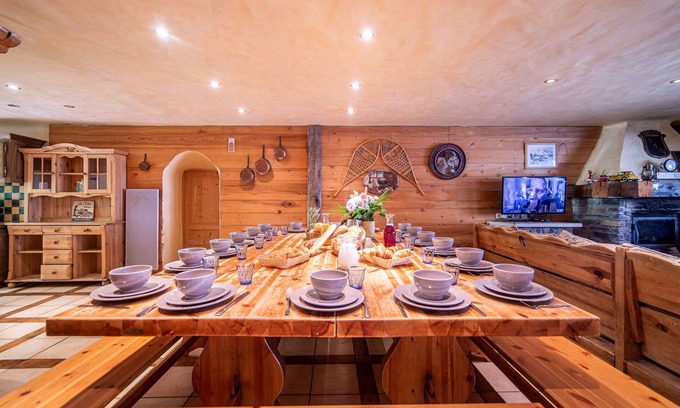 Champagny-en-Vanoise Ski Chalet | Chalet of 3766ft², Vanoise National Park, Jacuzzi, Sauna, WIFI, Bar, Pool Table