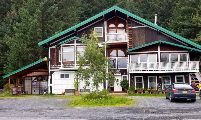 Seward Condo | Chalet of Seward, Ste B: Ocean & Mountain View (980 SF)
