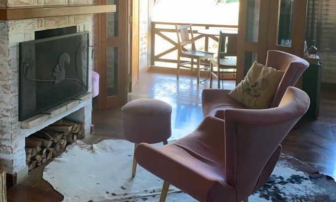 Monte Verde Ski Chalet | Chalet on Av. Main of Monte Verde with Living Room, Fireplace and Bathtub