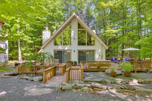 Lake Ariel House | Chalet on the Green Cozy Lake Ariel Retreat!
