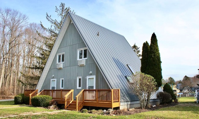 Stevensville House | Chalet on the Lake 74 w/Beach Access, Pools, Sport Courts, Fishing Pond & more!