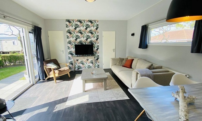 Oostkapelle Ski Chalet | Chalet op een Familie Camping