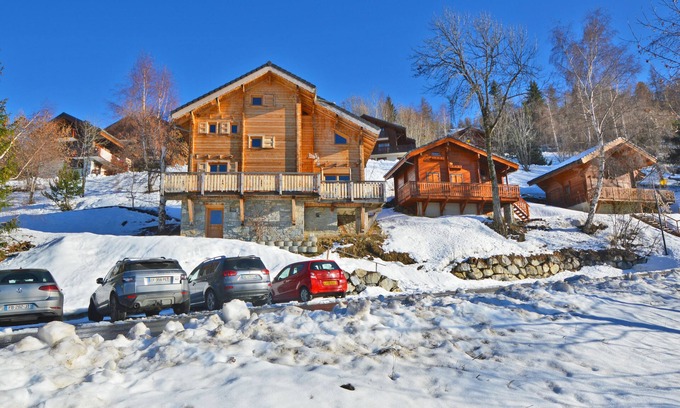 Montalbert Ski Chalet | Chalet Phoenix 150m² 12/14 pers. 5 bedrooms/5 bathrooms Fireplace Sauna 300m from the slopes