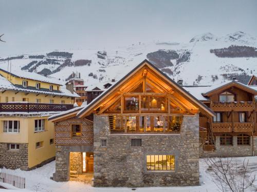 Les Deux Alpes Ski Chalet | Chalet Prestige l'Atelier Lodge