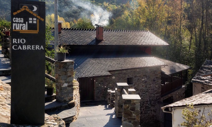 Puente de Domingo Florez Ski Chalet | Chalet 'Rio Cabrera' with Private Terrace and Wi-Fi