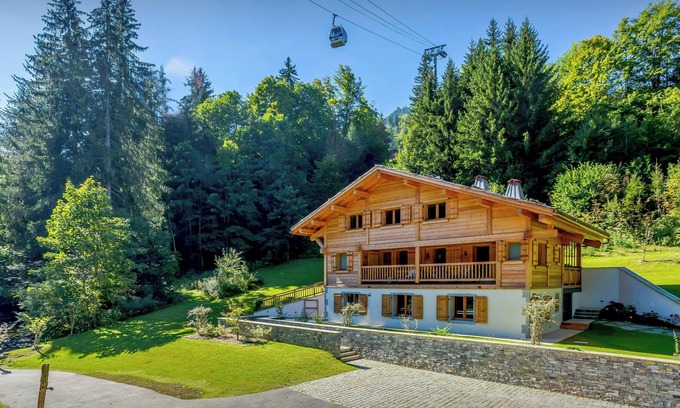 La Clusaz Ski Chalet | Chalet Riparian - ski-in ski-out holiday La Clusaz 12p, spa - OVO Network
