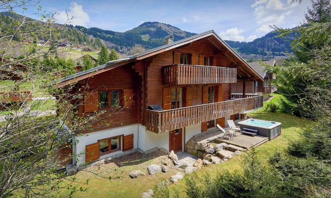 La Chapelle-d'Abondance Ski Chalet | Chalet Rochamour - mountain holiday for 14 with spa - OVO Network