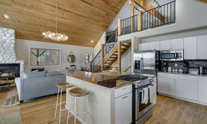 Tabernash House | Chalet Ski Retreat w/Scenic Views/Hot Tub/Arcade!