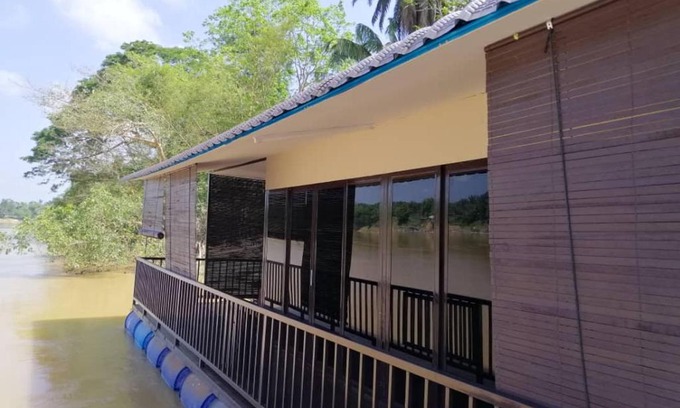 Temerloh Boat Rental | Chalet Terapung Laman Tok Ayah Temerloh