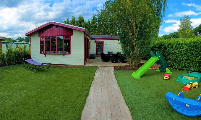 Voorthuizen Ski Chalet | Chalet The Red Vos.nl VELUWE generous accommodation for families up to 6 people