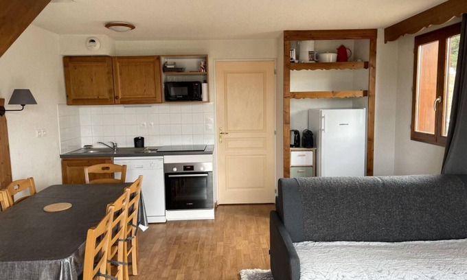 La Joue du Loup Ski Chalet | Chalet, view mountain, swimming pool, terrace, parking, tv, ski locker, 55m², La Joue du Loup