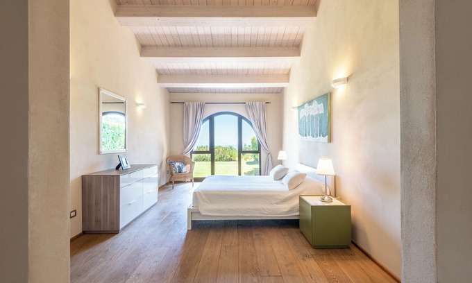 Trequanda Ski Chalet | Chalet "Villa Falco" with Shared Pool, Private Terrace & Wi-Fi