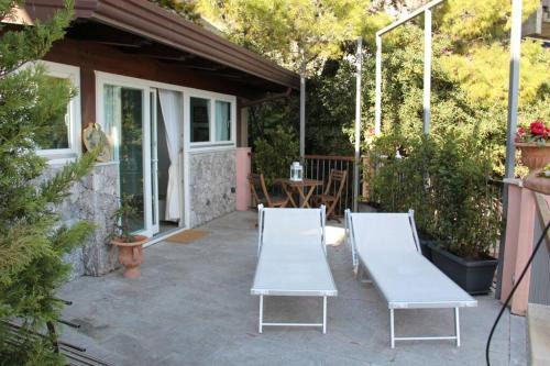 Taormina Ski Chalet | Chalet vista mare a Taormina con parcheggio Paolone House