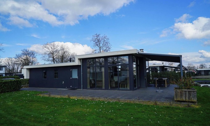 Municipality of Echt-Susteren House | Chalet with 4 bedrooms and terrace