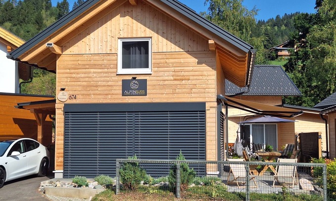 Kotschach-Mauthen Ski Chalet | Chalet with EV charger, ski-in ski-out, public pool, near shops and restaurants