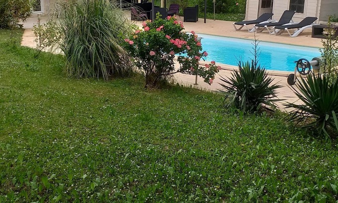 Beaumont-de-Pertuis Ski Chalet | CHALET WITH POOL IN THE LUBERON. NEAR AIX EN PROVENCE. 4-6 PEOPLE