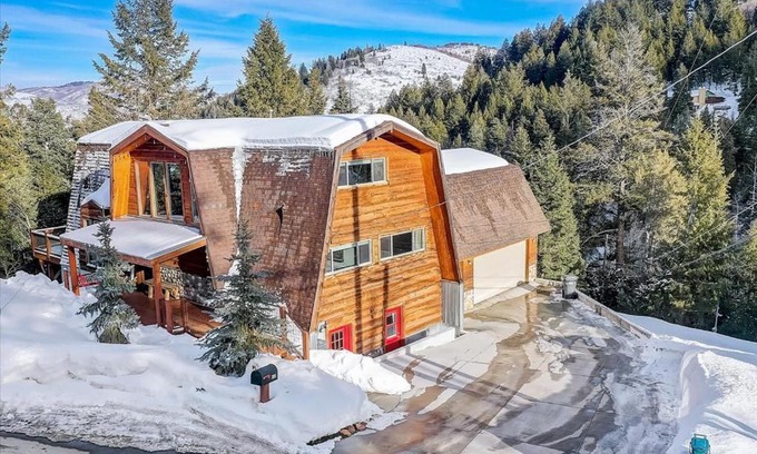 Summit Park House | Chalet with Hot Tub,Grill, Alpine Trail by RoveTravel