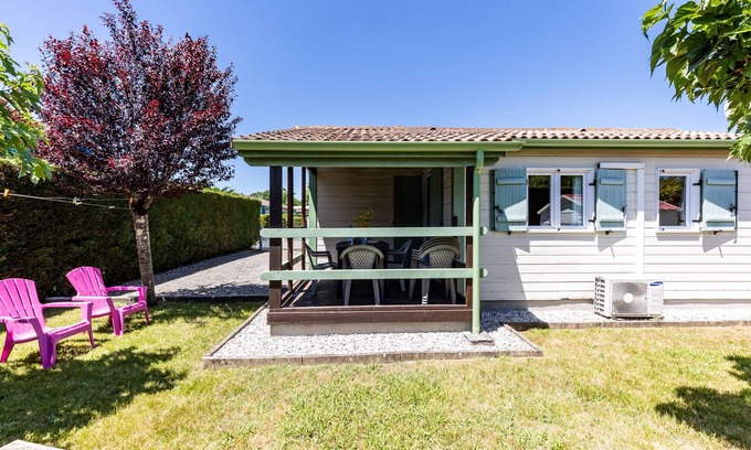 Lanton Ski Chalet | Chalet 'Yoya' with Shared Pool, Private Terrace and Air Conditioning