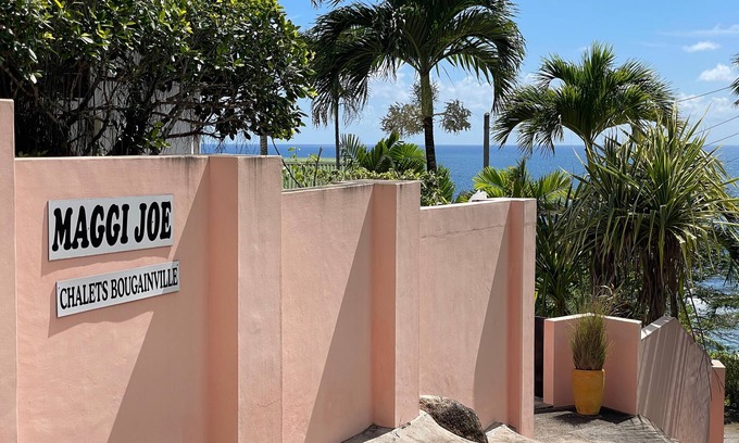 Anse Royale Ski Chalet | Chalets BougainvillenOne-Bedroom Chalet with Sea View