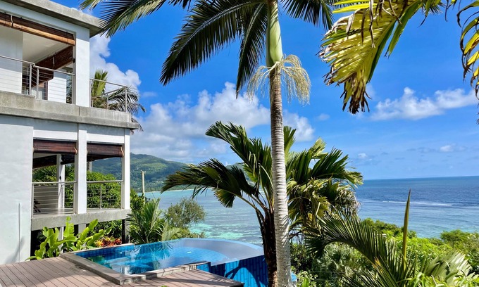 Mahe Island Apartment | Chalets Bougainville nUpper floor Apartment with Ocean View
