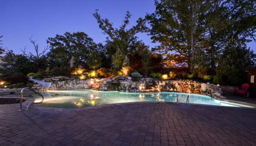 Lampe House | Chalets Resort LAKEFRONT Cottage Free Amenities Amazing views Kayaks 2 Pools