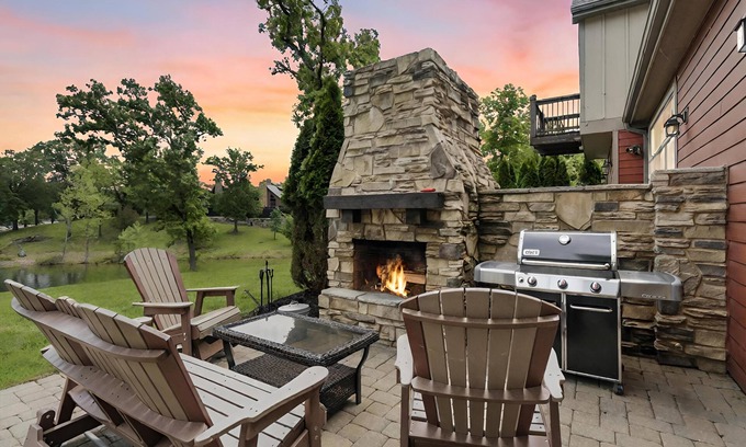 Lampe House | Chalets Resort Luxury Lakefront Villa 8~Amazing View~2 Pools~Free Amenities~Family Friendly