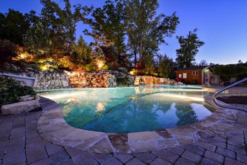 Lampe House | Chalets Resort Luxury Lakefront Villa Family Friendly 2 Pools Free Amenities