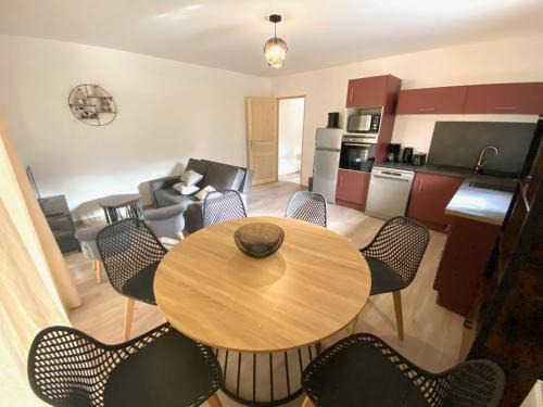 Saint-Jean-de-Maurienne Apartment | Chaleur Alpine