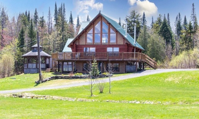 Saint-Hermenegilde Ski Chalet | Chaleureux Chalet en Bois Rond Près de Coaticook