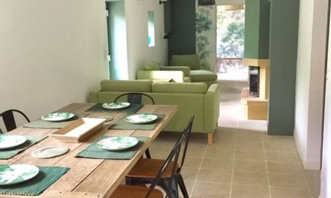 Le Mans Cottage | Chaleureux gîte rénové avec 3 chambres et cheminée près du Mans, idéal pour famille et amis