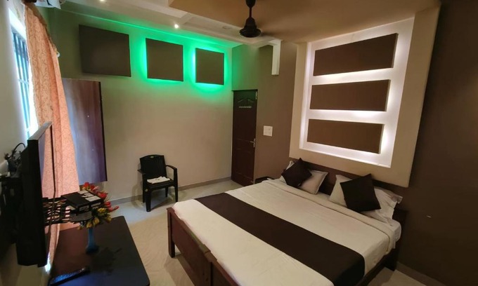 Kumbalam Hotel | Chalil Residency