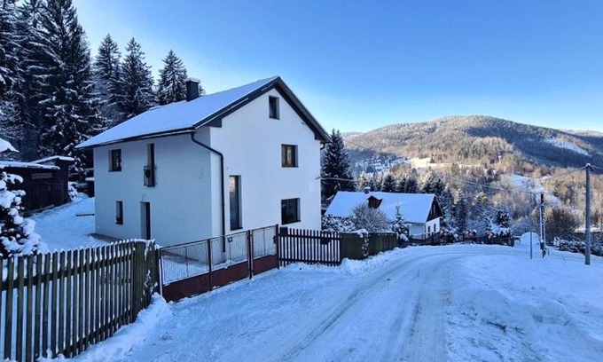 Rokytnice nad Jizerou Apartment | Chalupa Rochlitz s horkým koupacím sudem