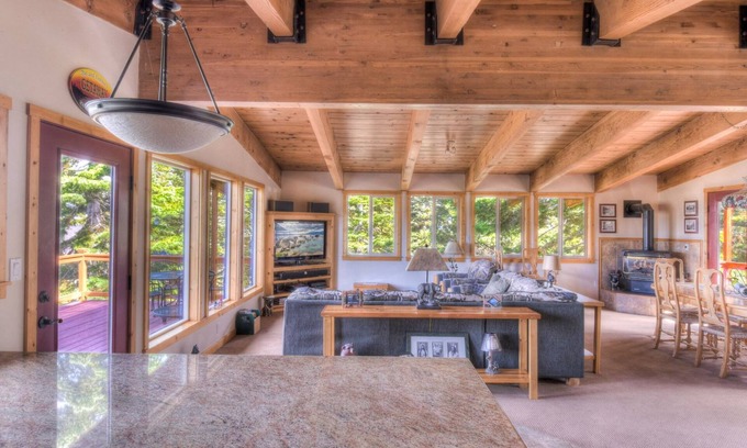 Chamberlands House | Chamberland Getaway | Stunning Forest & Lake Views w/BBQ on Deck