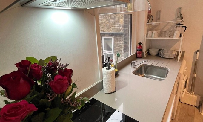 Queen's Park Apartment | Chamberlayne Inn