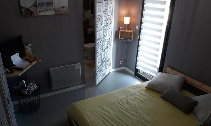 Ver-sur-Mer Bed & Breakfast | Chambre 150m des plage