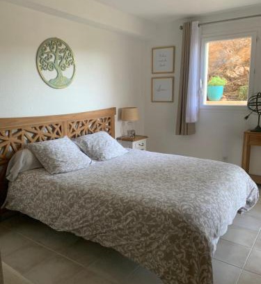 La Londe-les-Maures Bed & Breakfast | Chambre 2 dans un petit paradis
