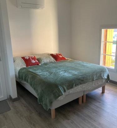 Gignac House | Chambre 2 piscine