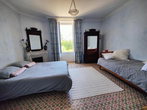 Robion House | Chambre 3 personnes avec salle de bain dans mas du Lubéron