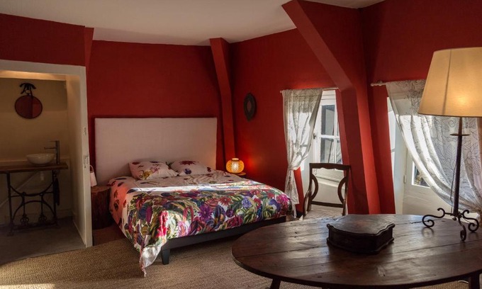 Cosne-Cours-sur-Loire Bed & Breakfast | Chambre aux coccinelles