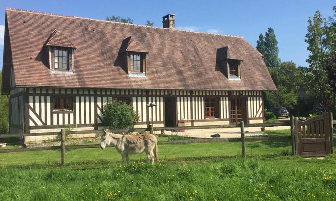 Fourneville Bed & Breakfast | Chambre chez Corinne